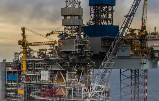 oil rig in the ocean oil rig in the ocean