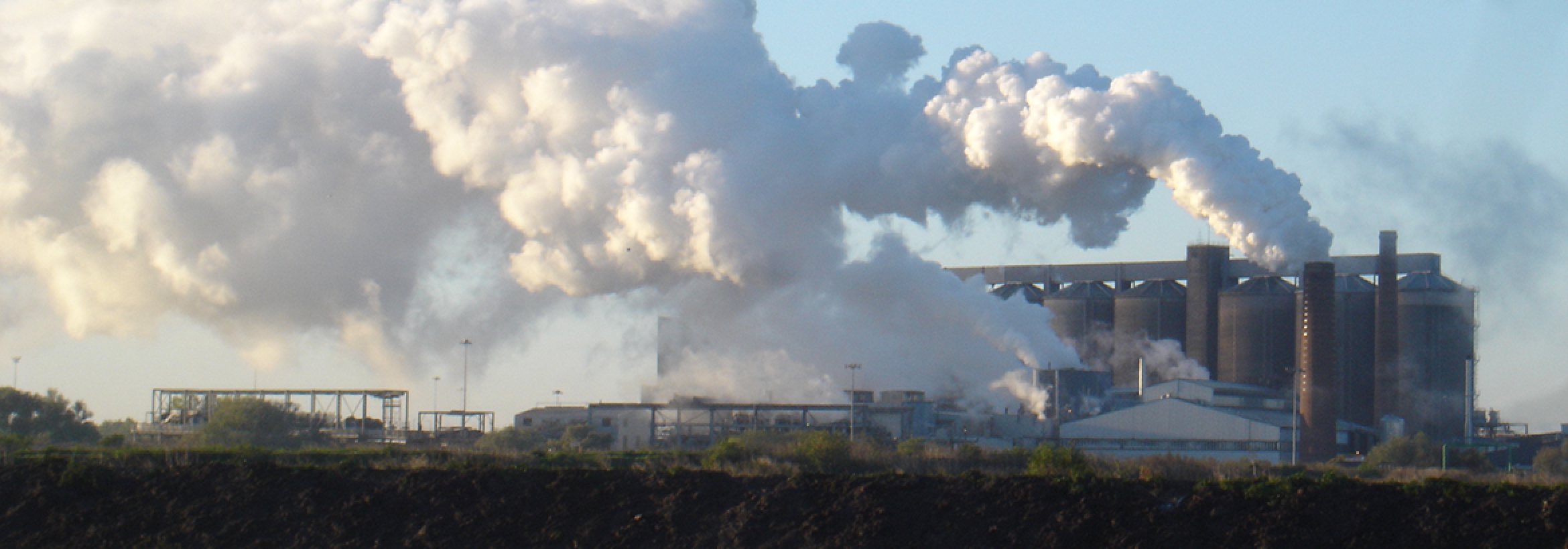 Factory with carbon-releasing equipment to demonstrate the need for the NFU Energy service helping clients with the EU Emissions Trading System